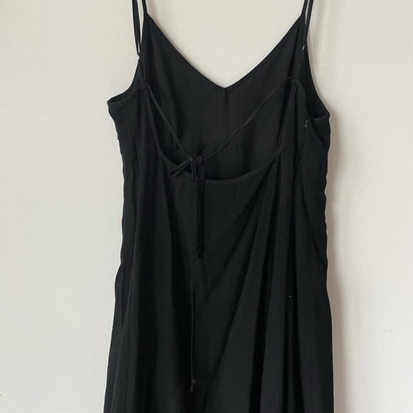 Short black flare strap dress - Picture 2 of 7